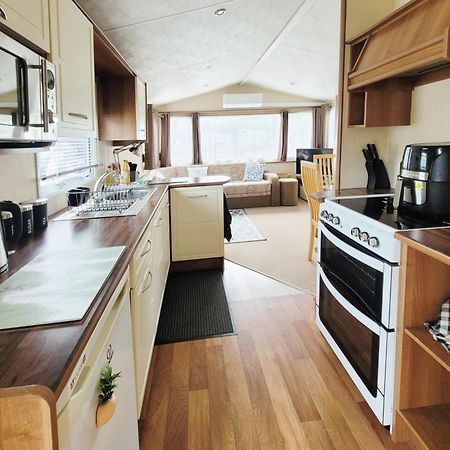 Lakeside Cotswold Holiday Home Сайърънсестър Екстериор снимка