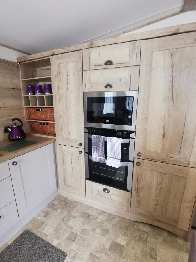 Lakeside Cotswold Holiday Home Сайърънсестър Екстериор снимка