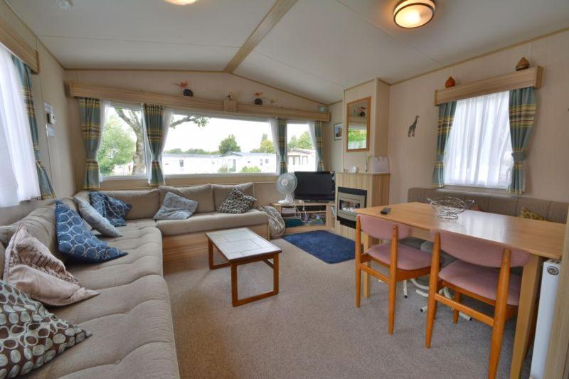 Lakeside Cotswold Holiday Home Сайърънсестър Екстериор снимка