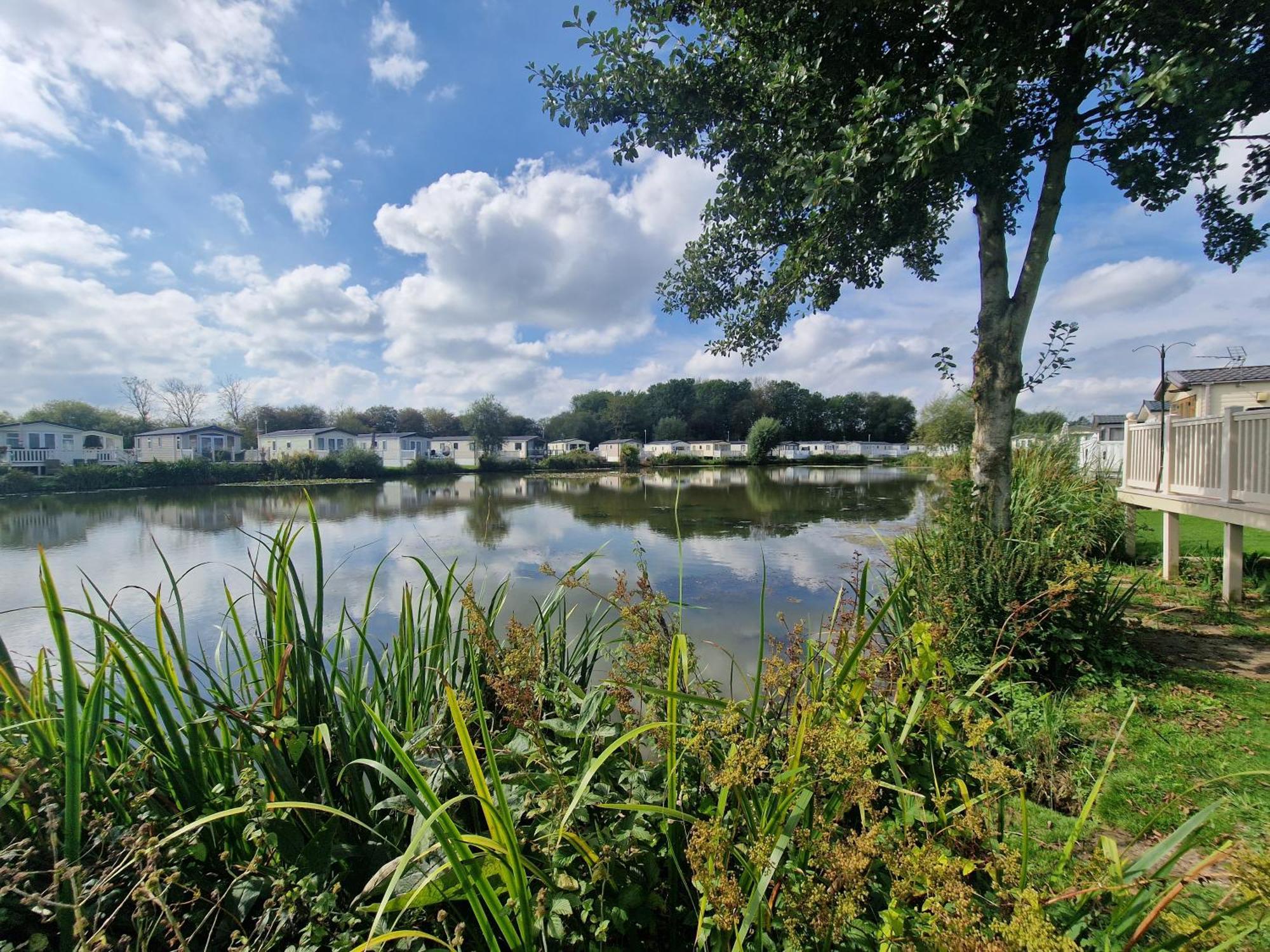 Lakeside Cotswold Holiday Home Сайърънсестър Екстериор снимка